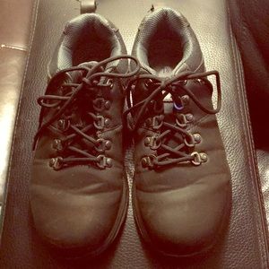 Black Men’s Lightweight Work Shoes. Size 7.5